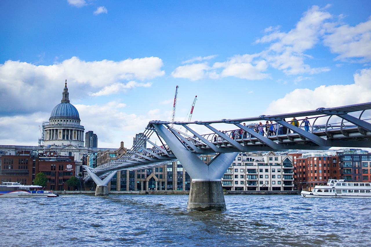 london united kingdom millennium bridge free photo