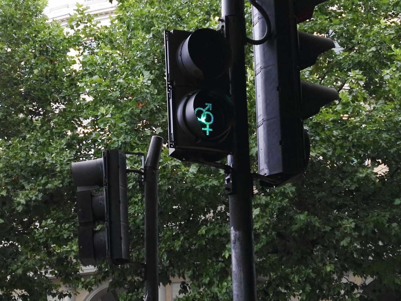 london signalling pedestrians free photo