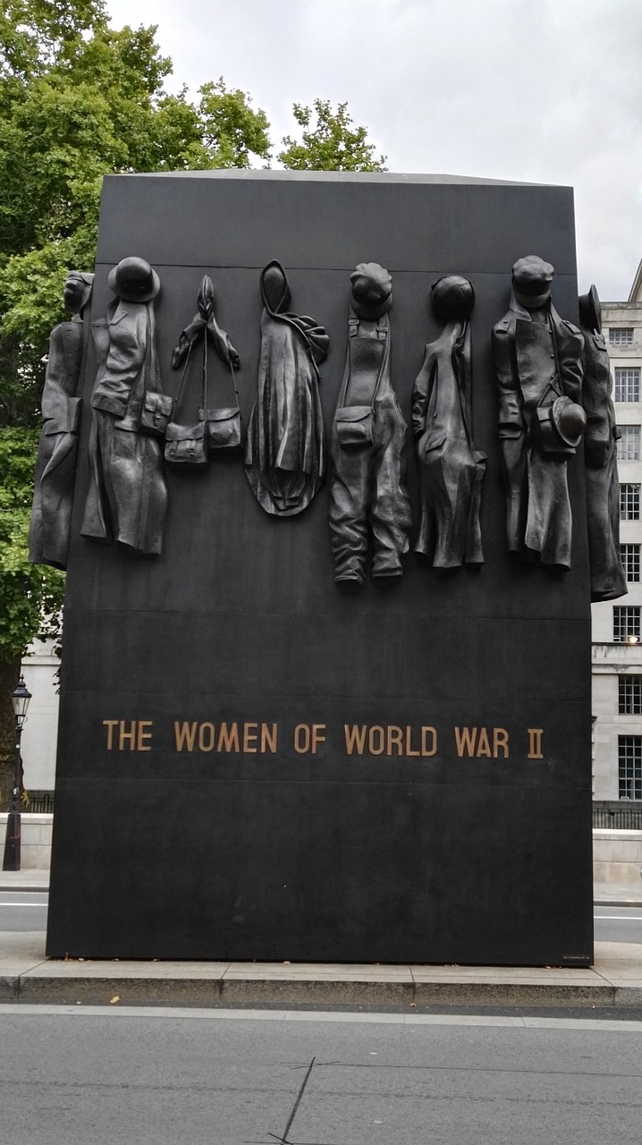 london monument women free photo