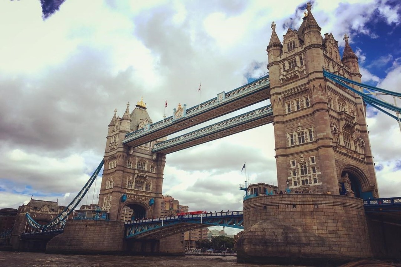 london bridge architecture free photo