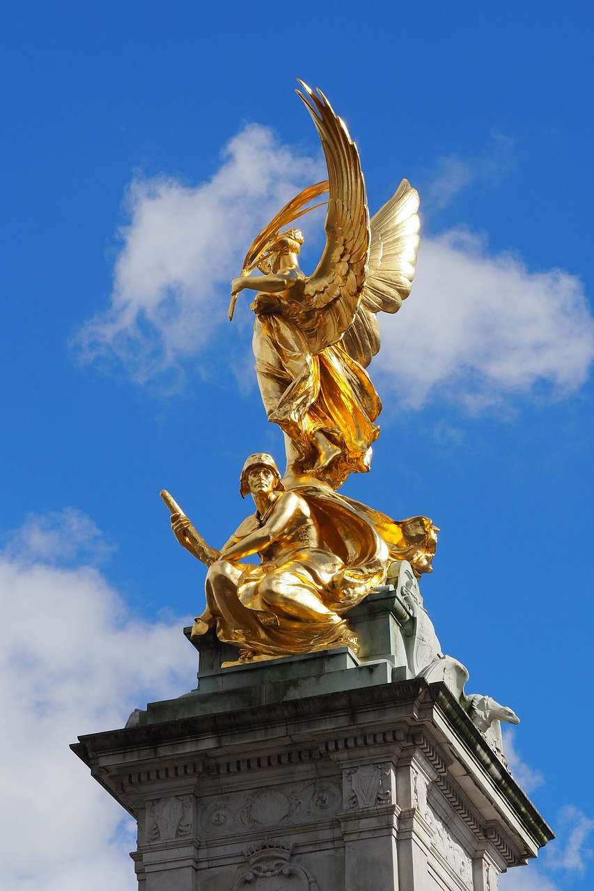 london queen victoria monument buckingham palace free photo