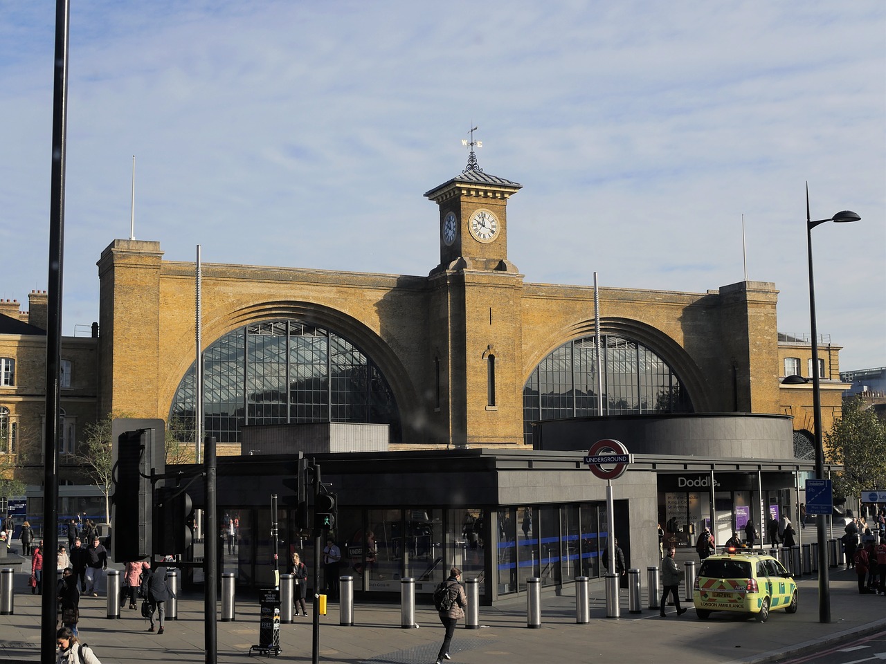 london kings cross railway station free photo