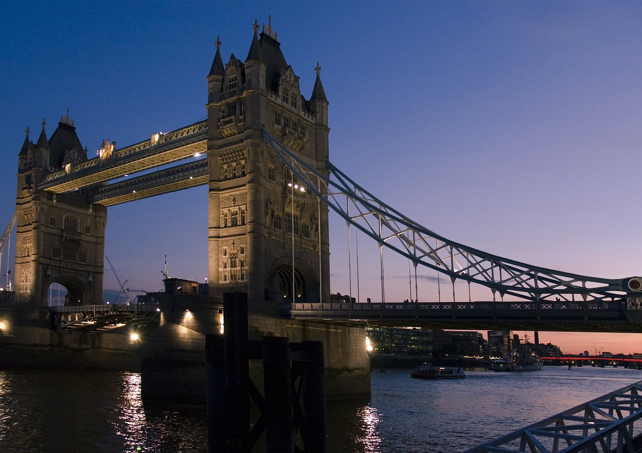 london monument the river thames free photo