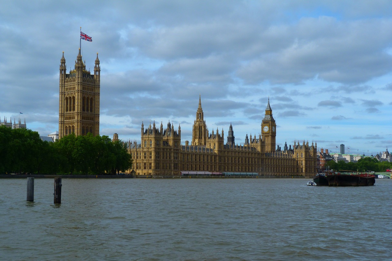 london  palace of westminster  parliament free photo