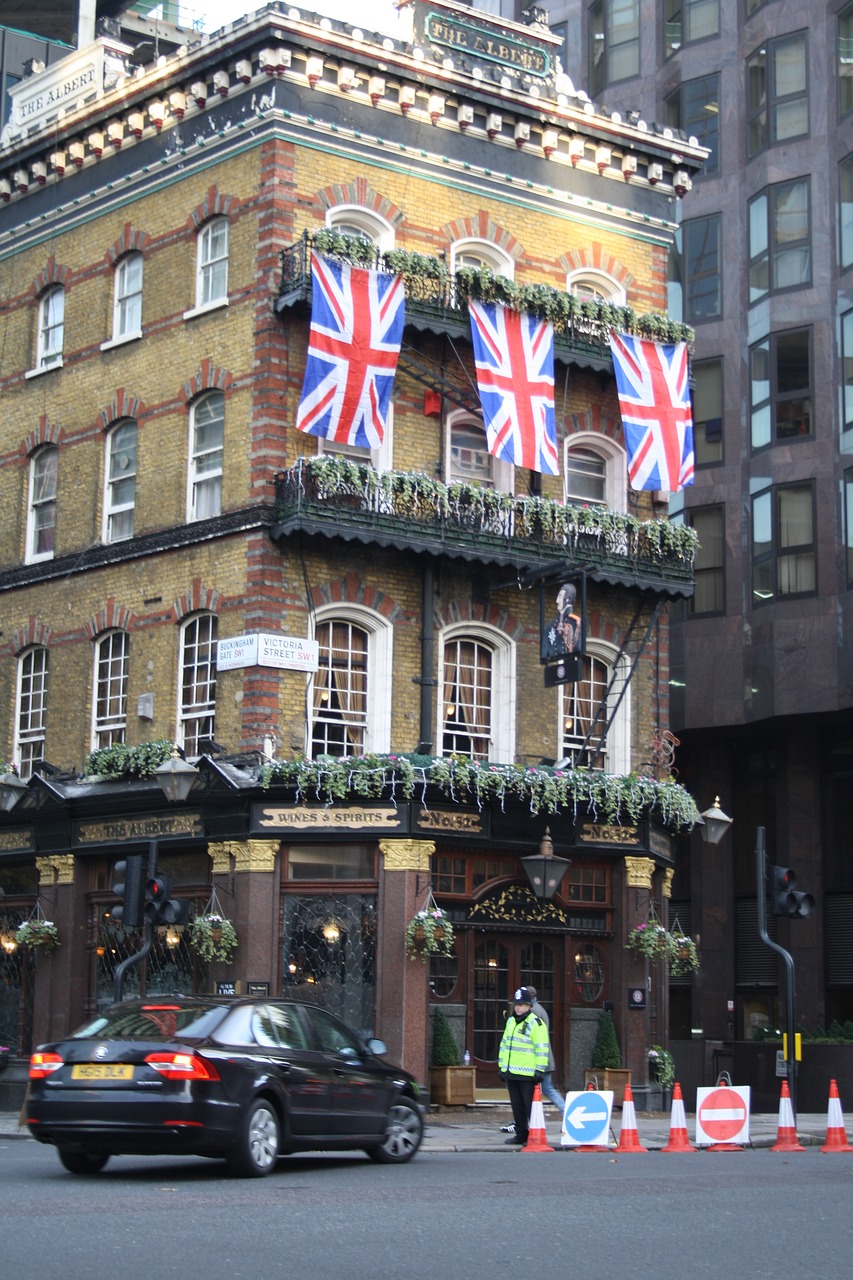 london  city  pub free photo