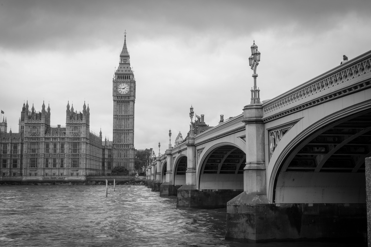 london  big ben  black and white free photo