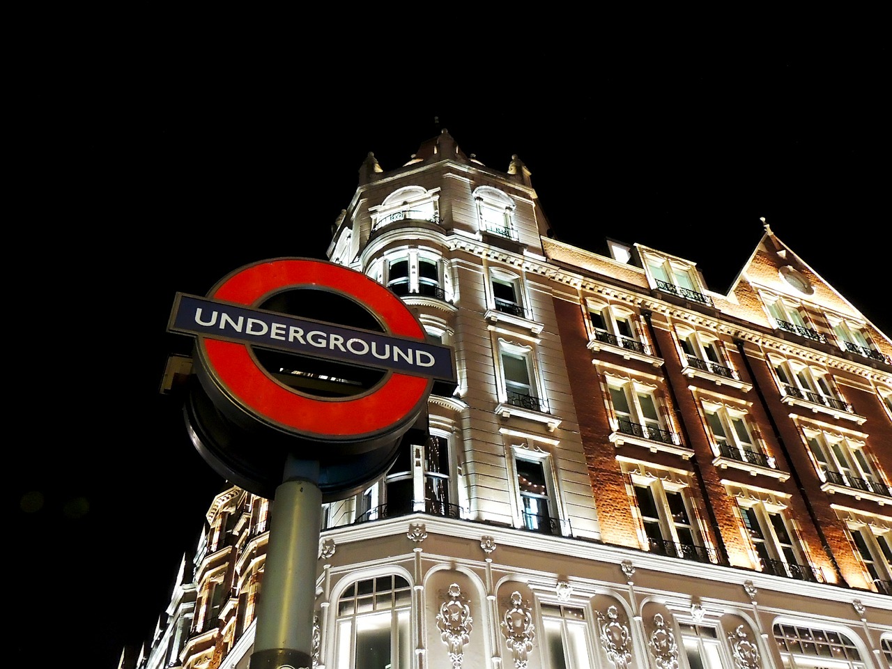 london knightsbridge underground free photo