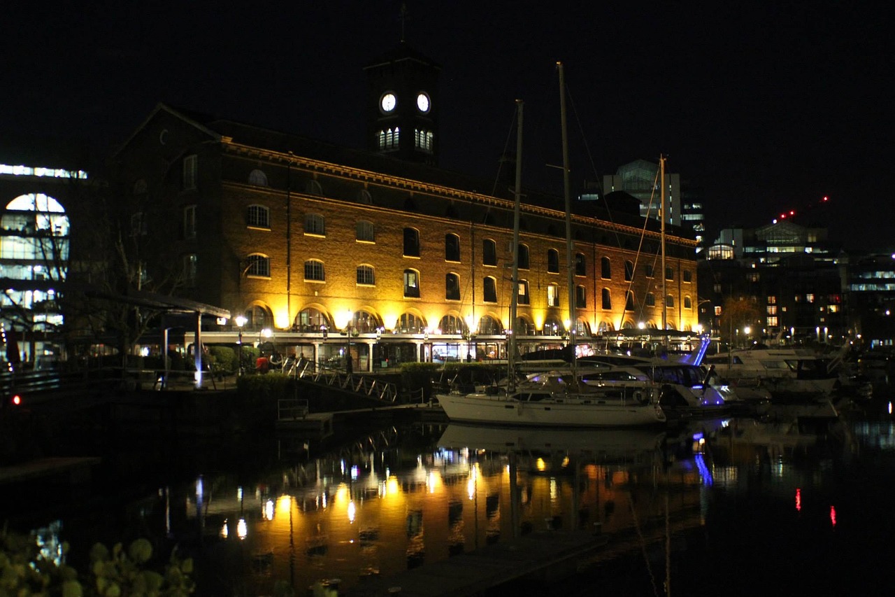 london nocturnal marina tower strijd free photo