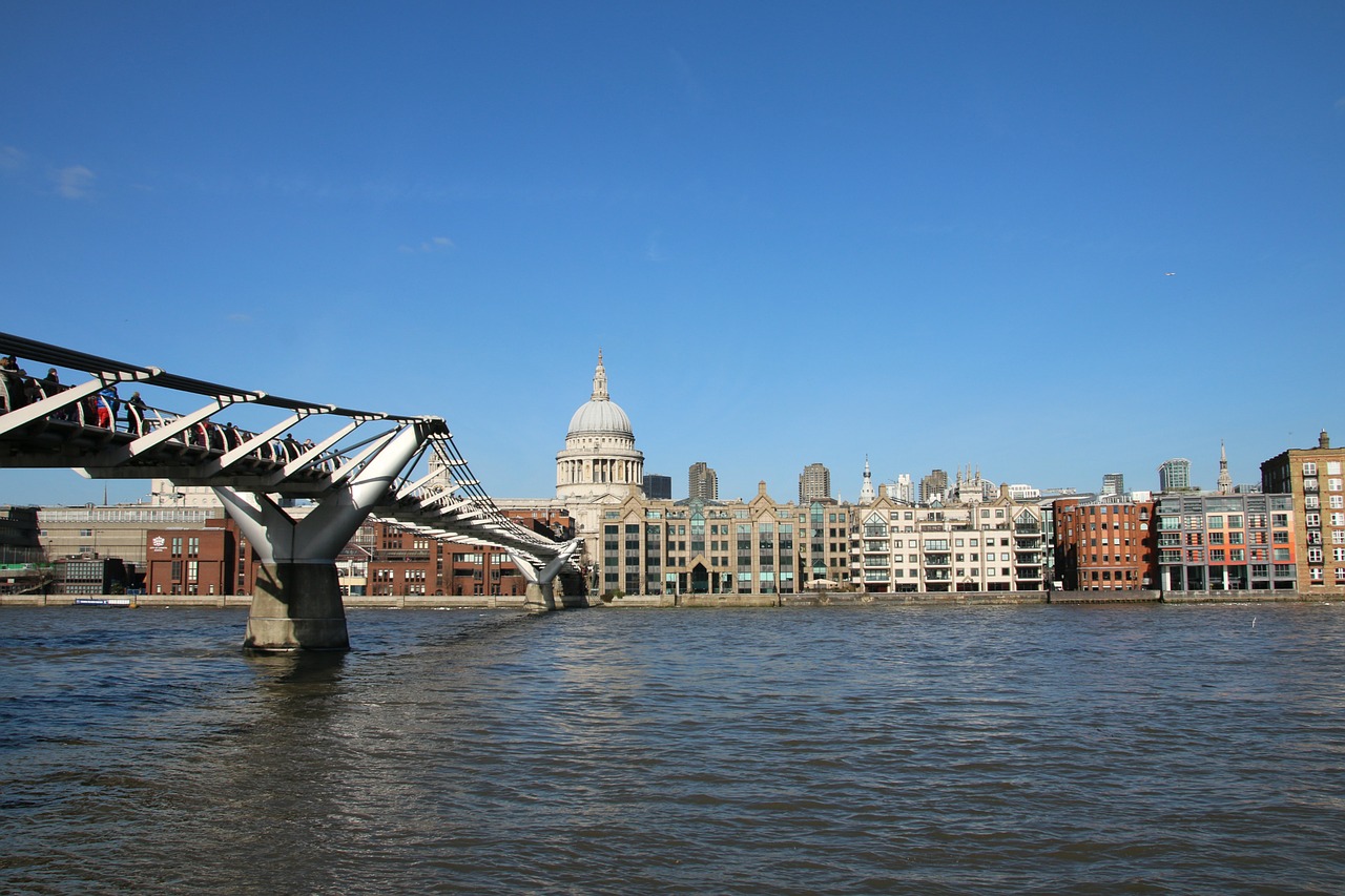 london millennium bridge free photo