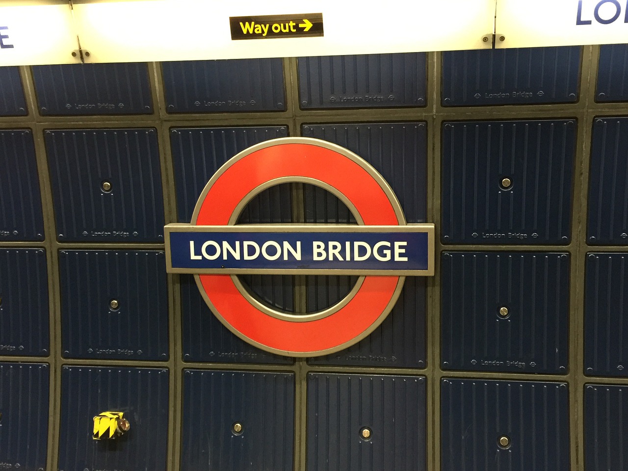london bridge underground station free photo