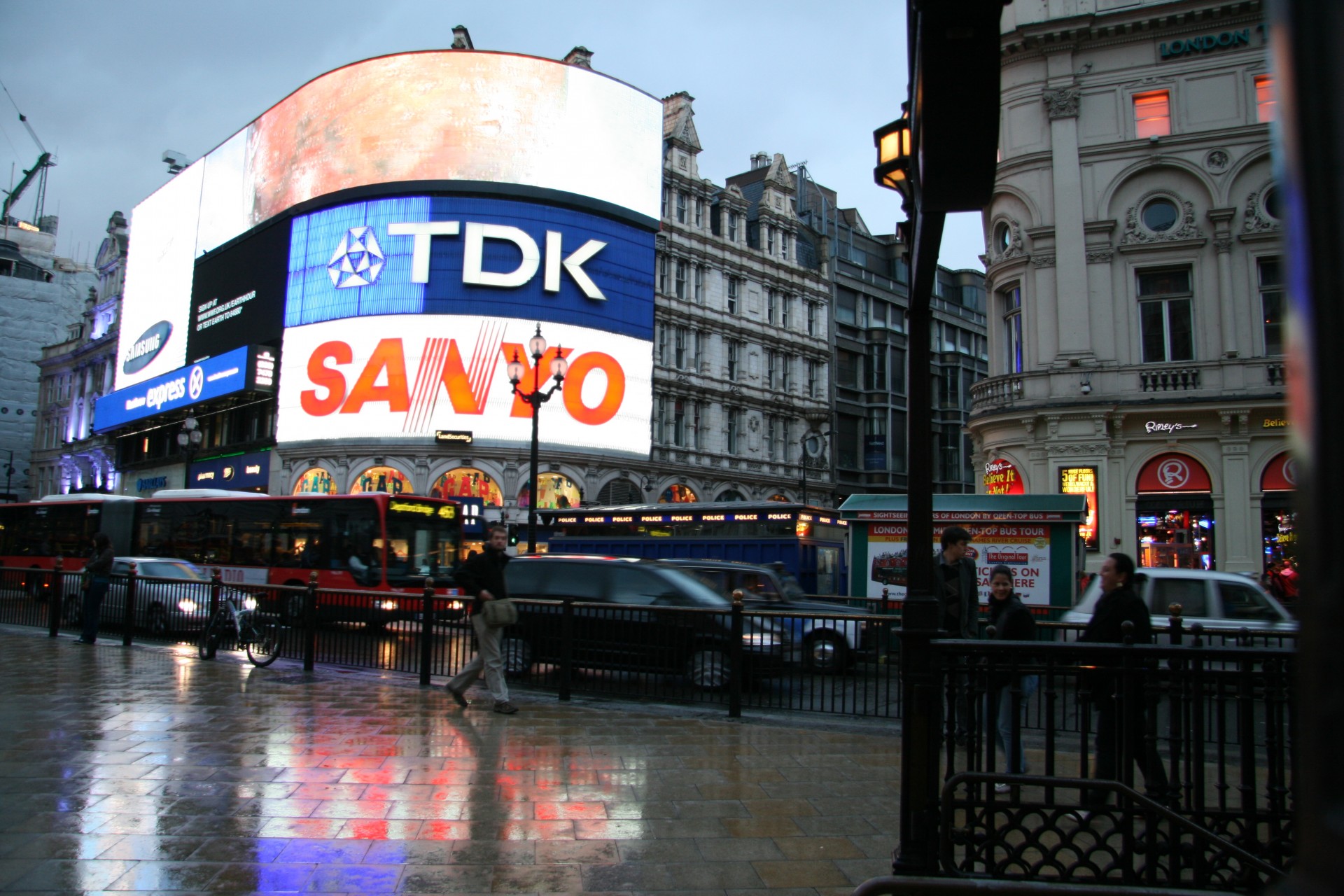 london piccadilly circus free photo