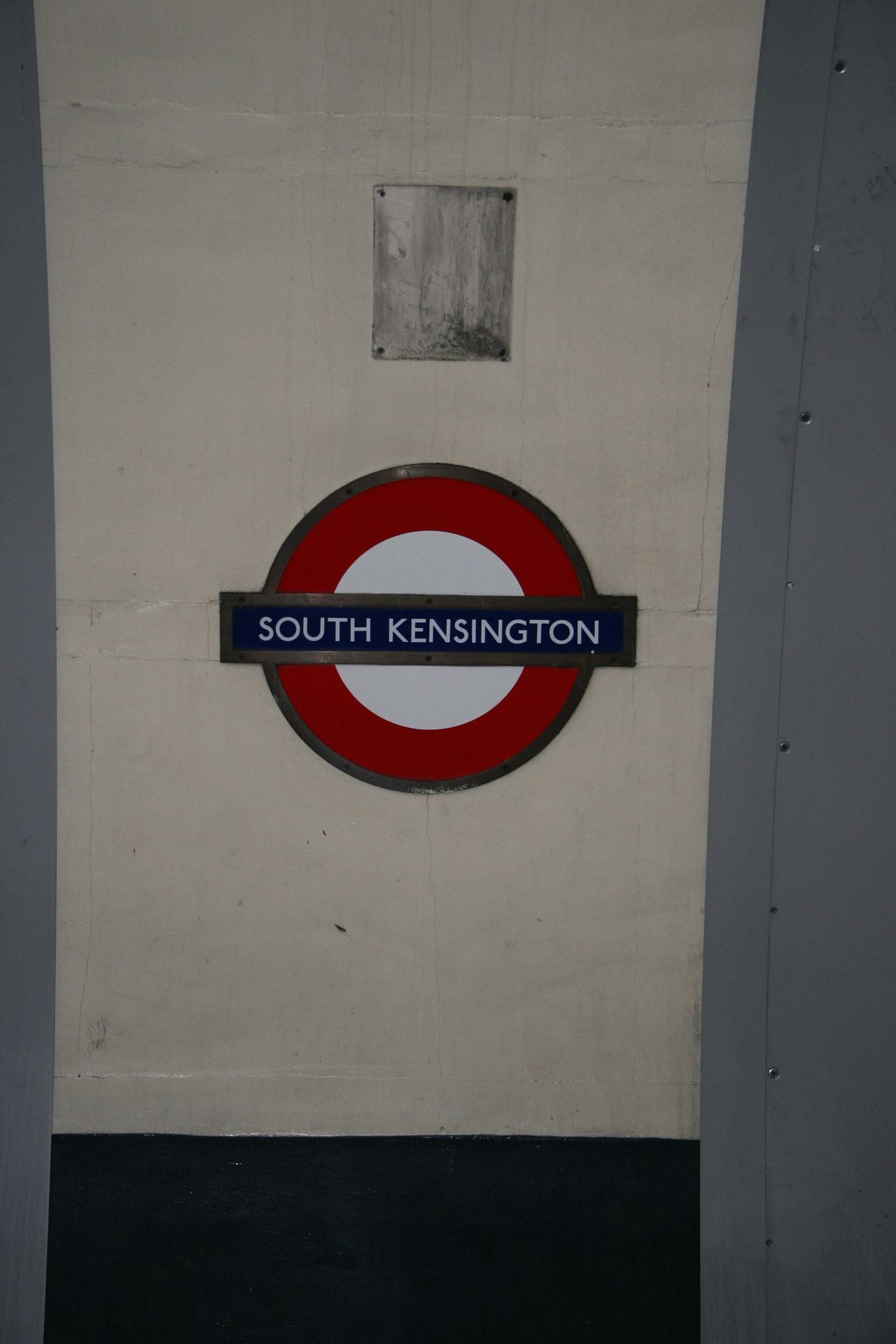 london subway south kensington free photo
