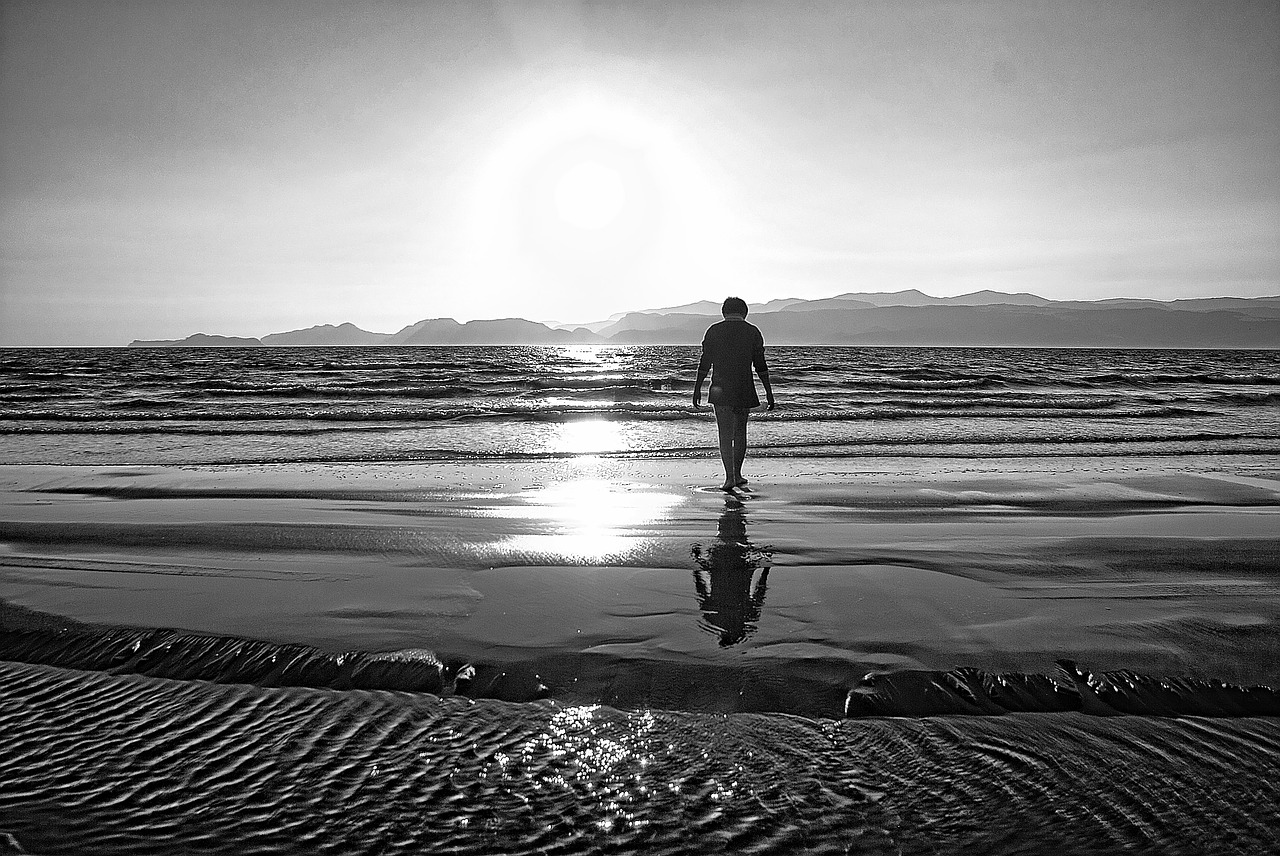 loneliness sea walk free photo