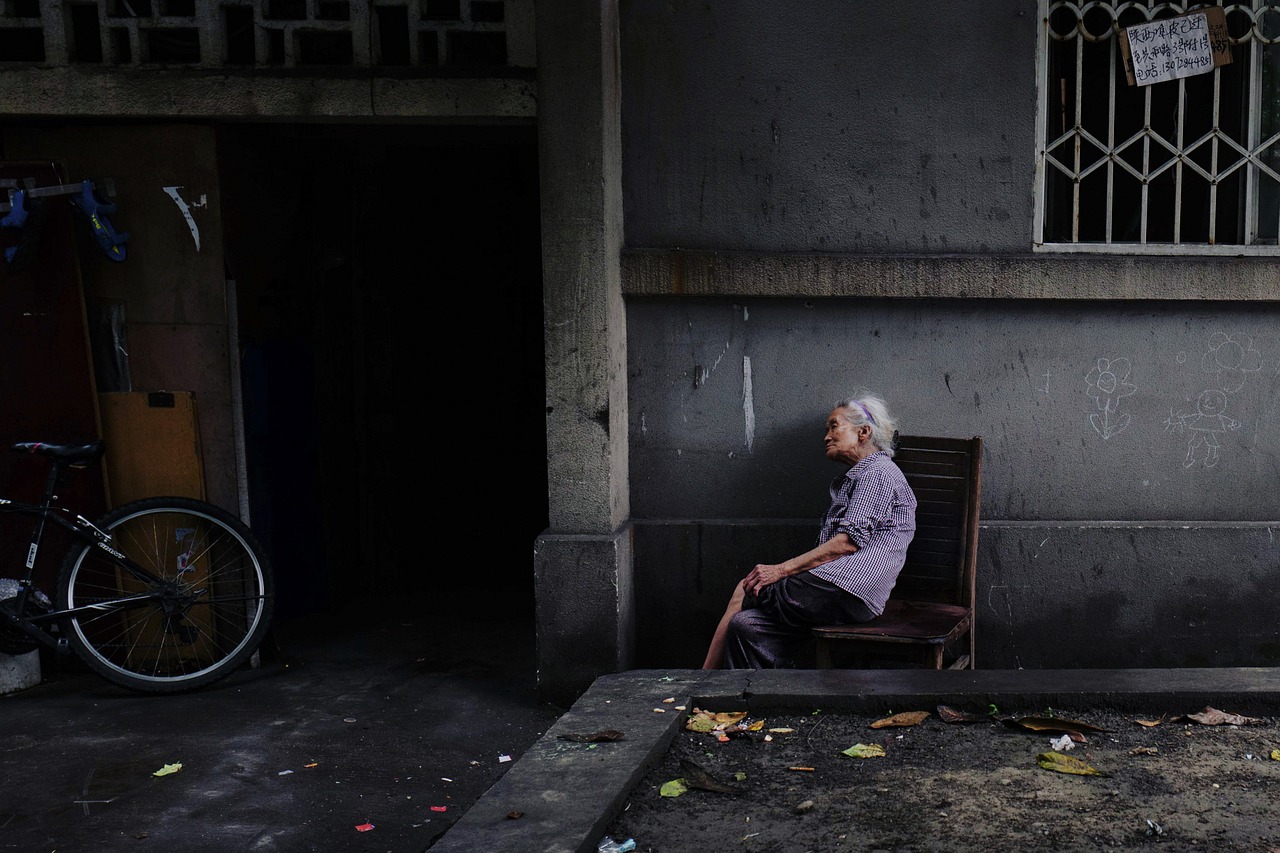 lonely granny ao free photo