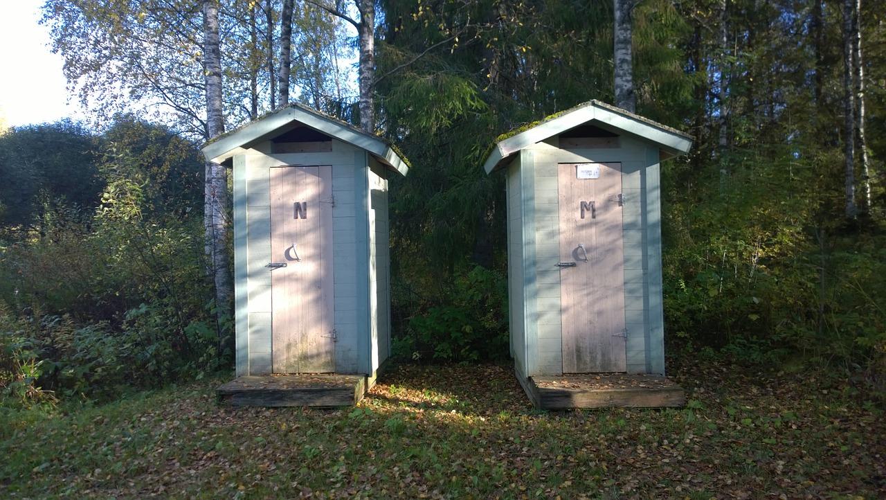 loo toilet outdoor free photo