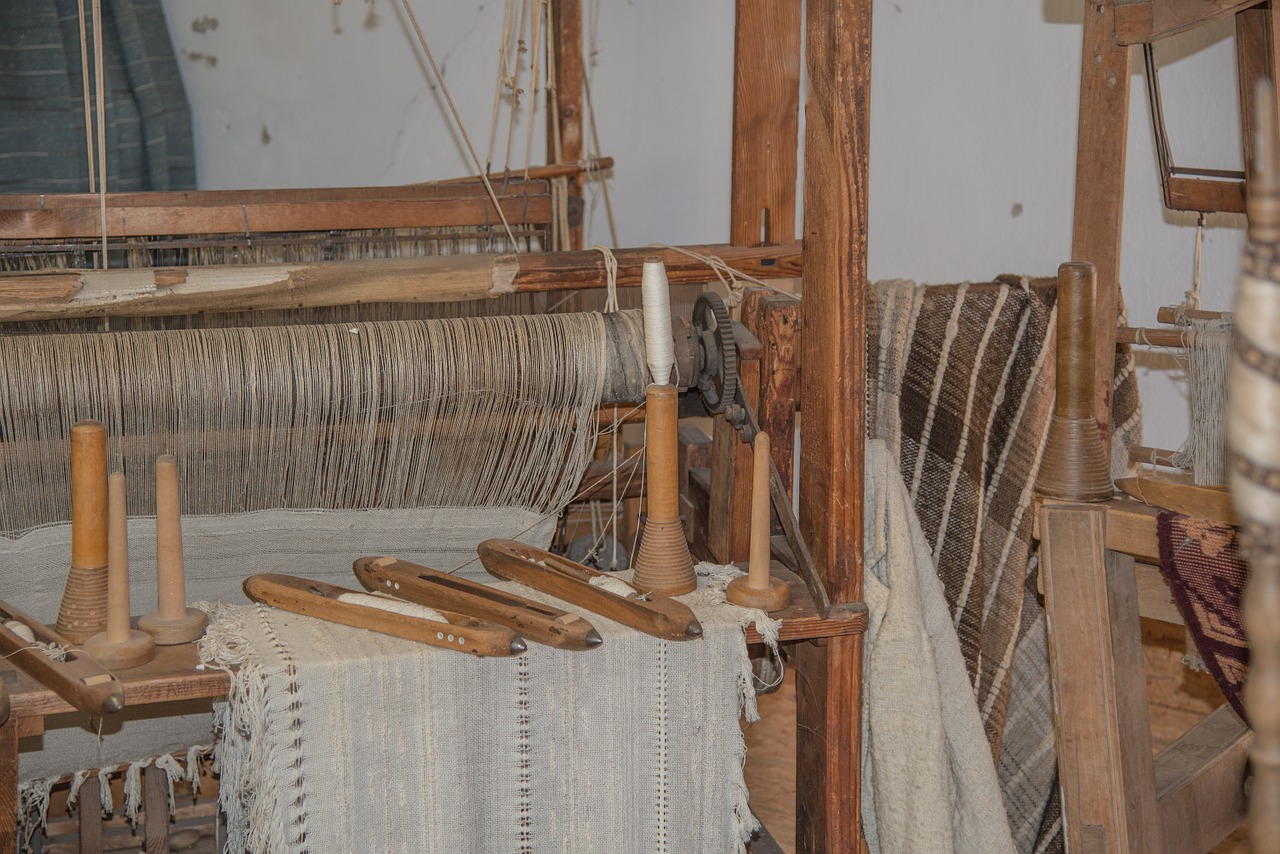 loom weave spider free photo