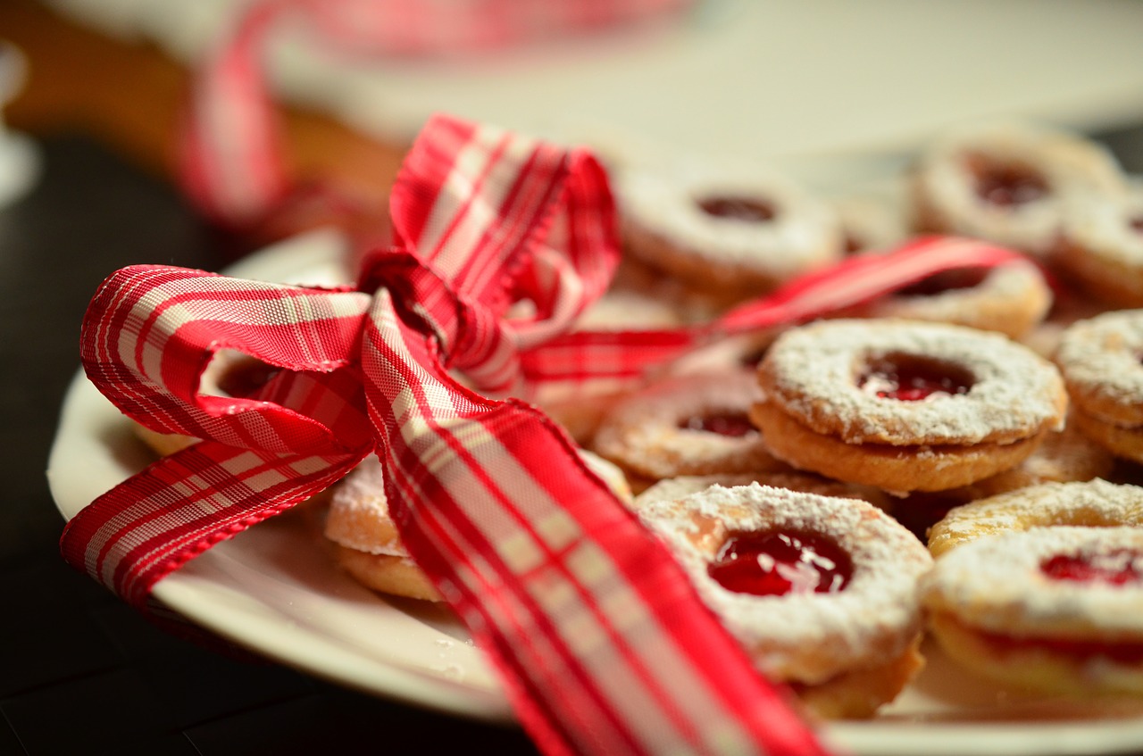 loop red bow christmas cookies free photo