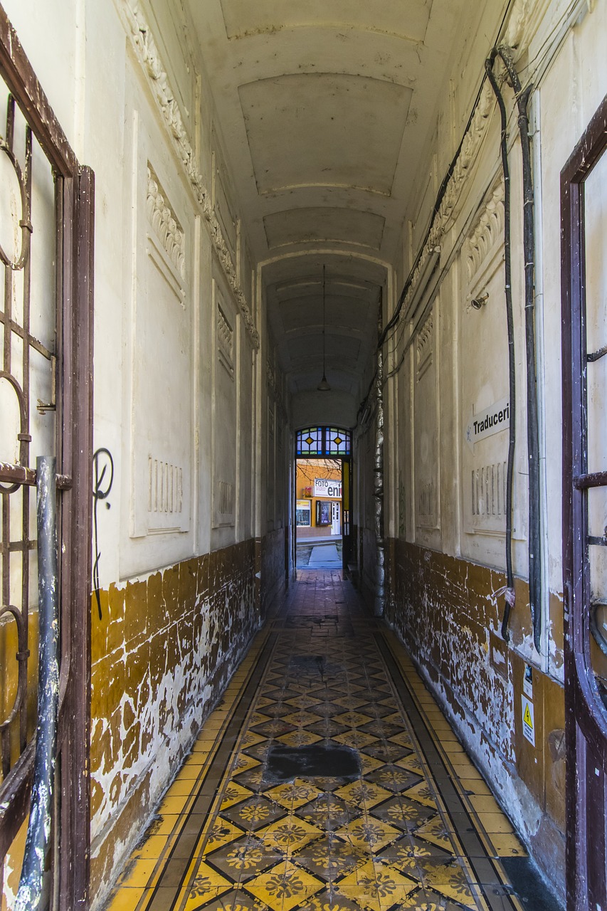 lost place house entrance break up free photo