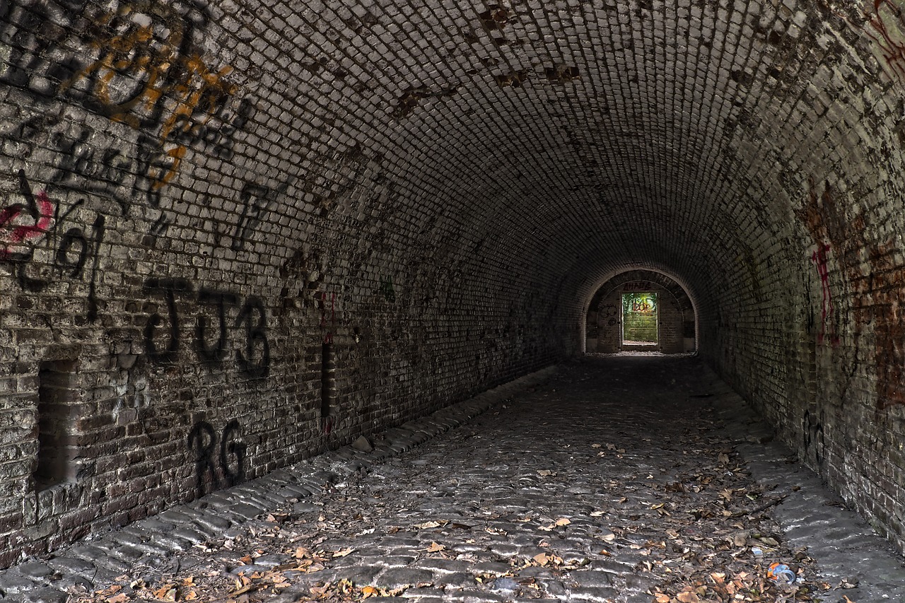 lost places  barracks  pforphoto free photo