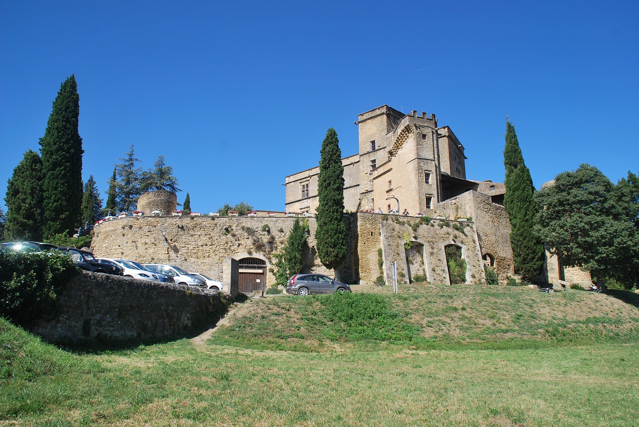 lourmarin castle provence free photo