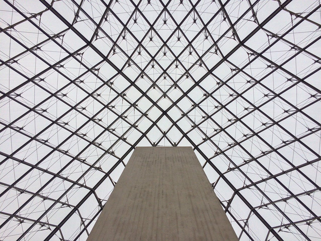louvre pyramid mesh free photo