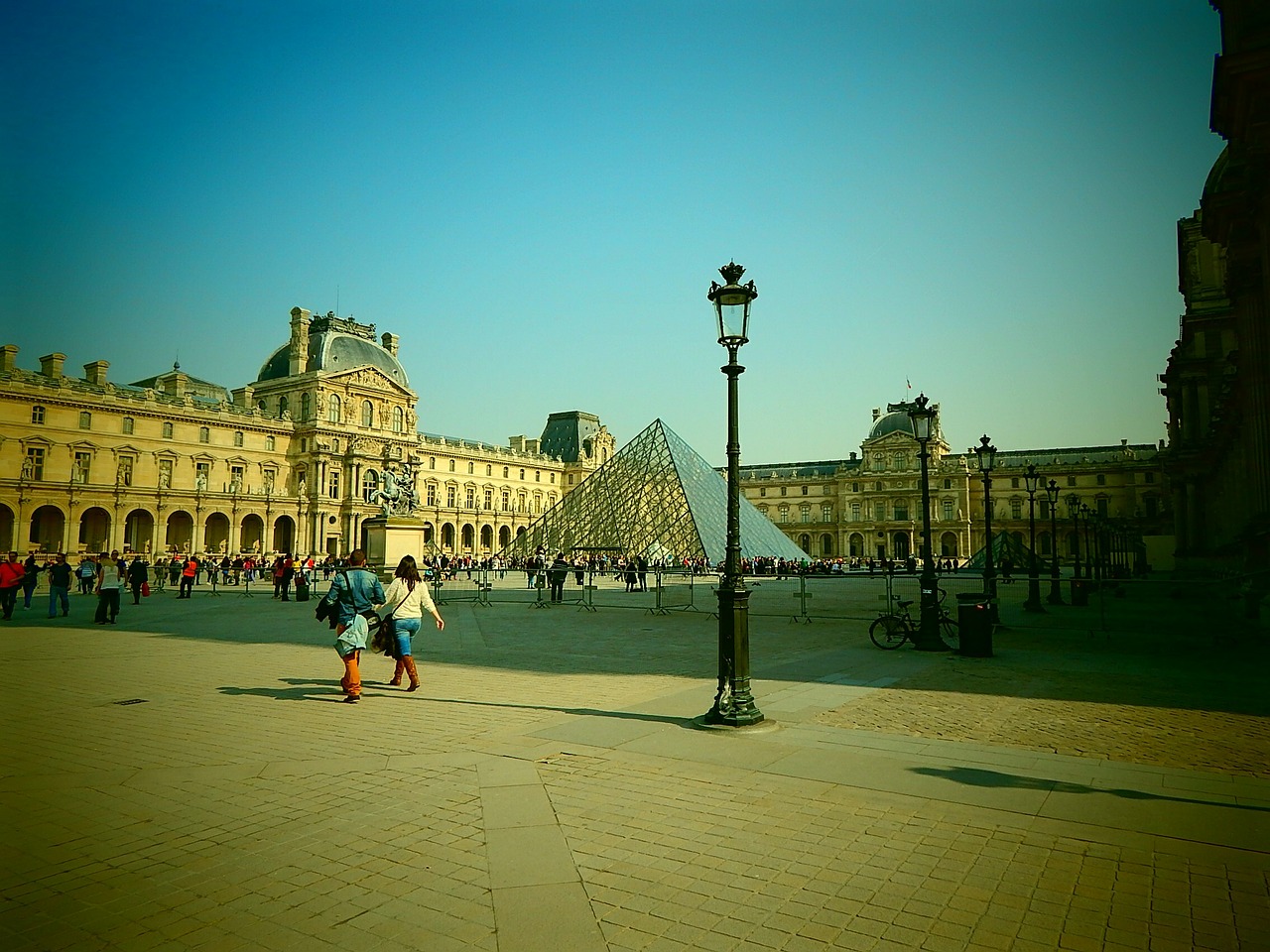 Louvre,pyramid,glass pyramid,paris,france - free image from needpix.com