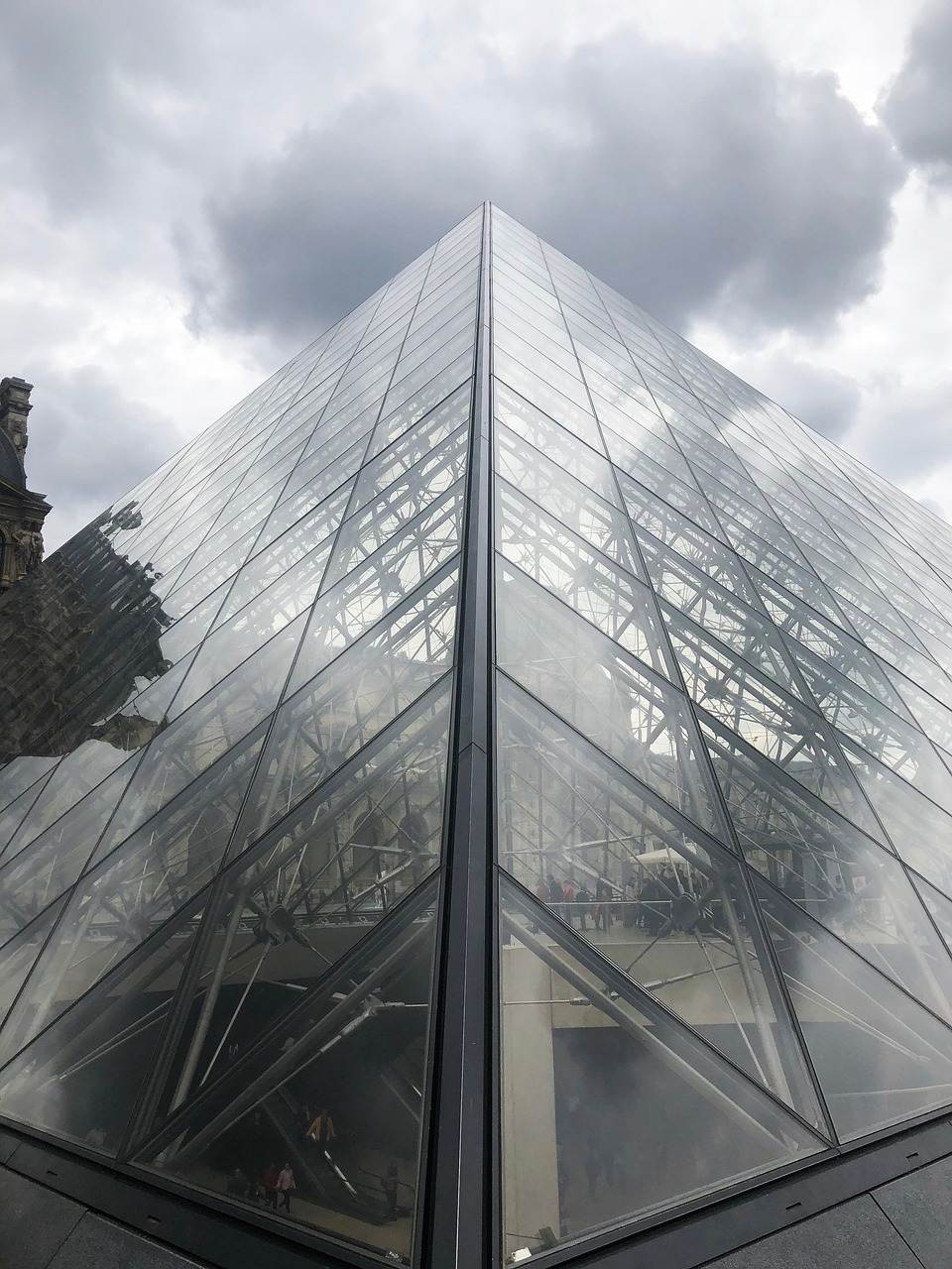 louvre  paris  france free photo