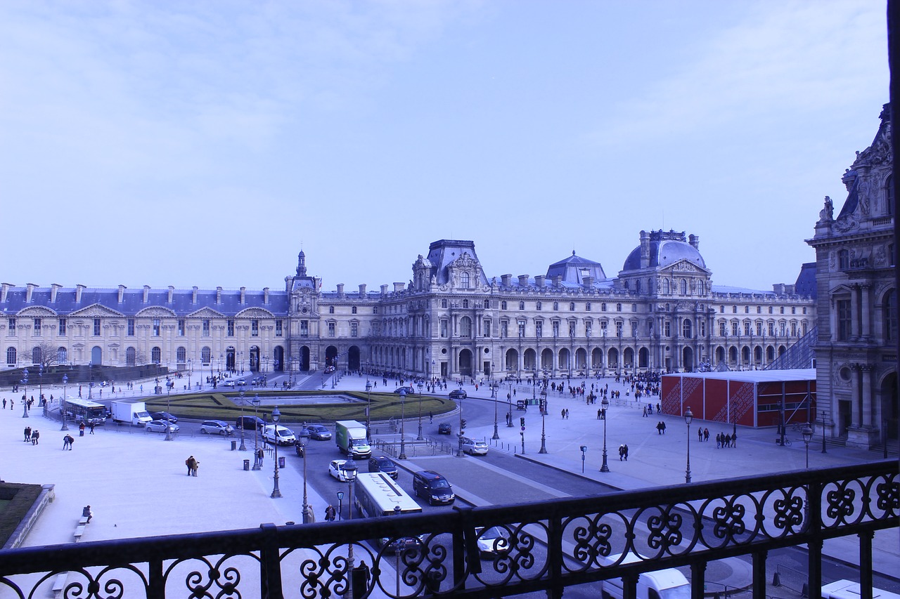 louvre  paris  france free photo