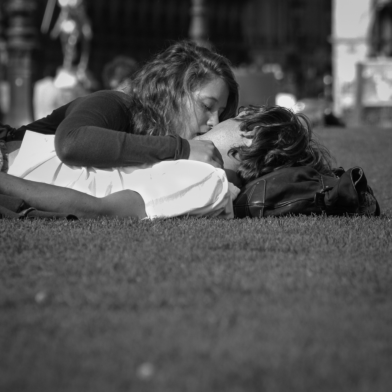 louvre paris in love free photo