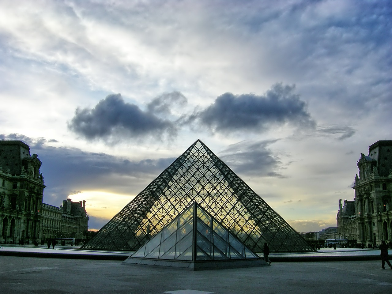 louvres pyramid museum free photo