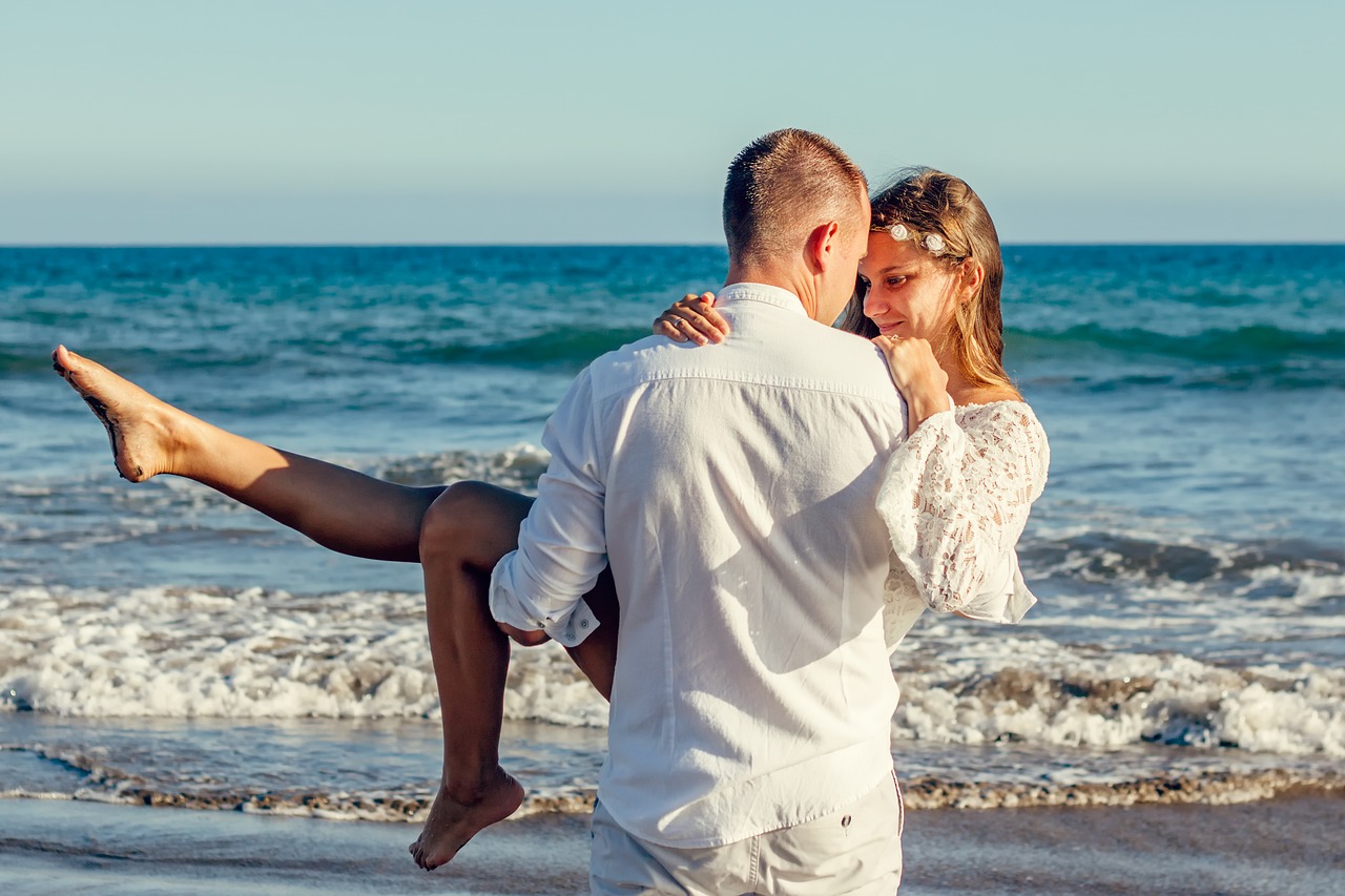 love a couple of young couple free photo