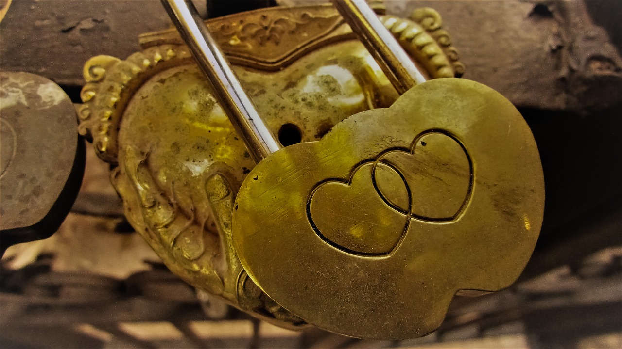 love padlock romance free photo