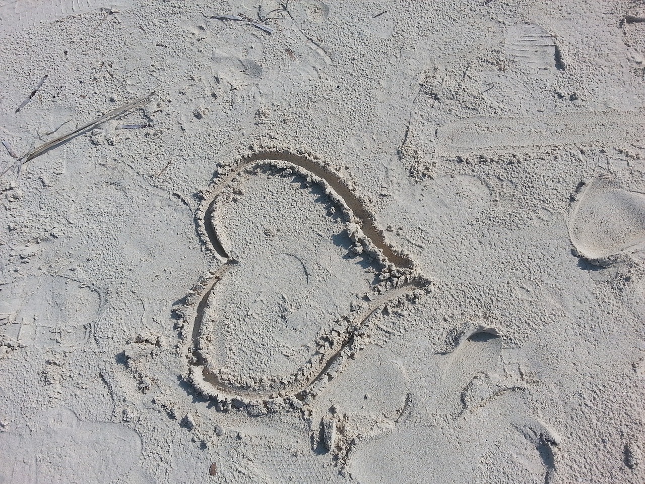 love heart sand free photo