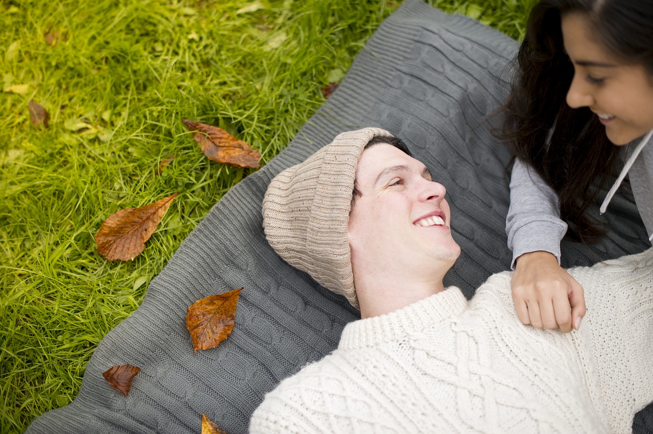 love couple autumn free photo