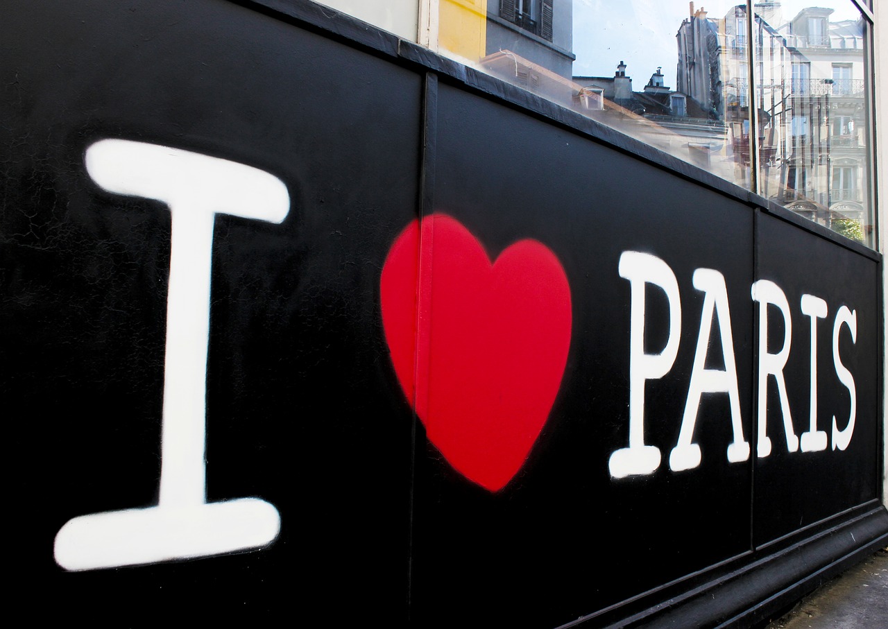love paris wall free photo