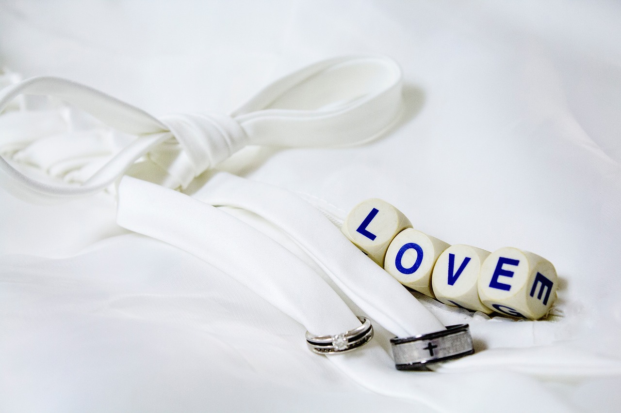 love ring white free photo