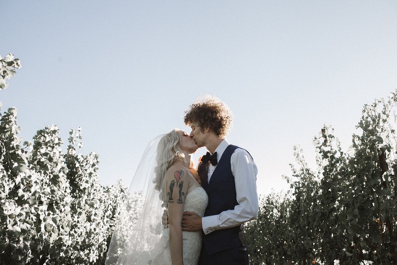 love wedding kiss free photo