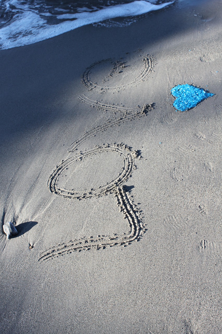 love beach heart free photo