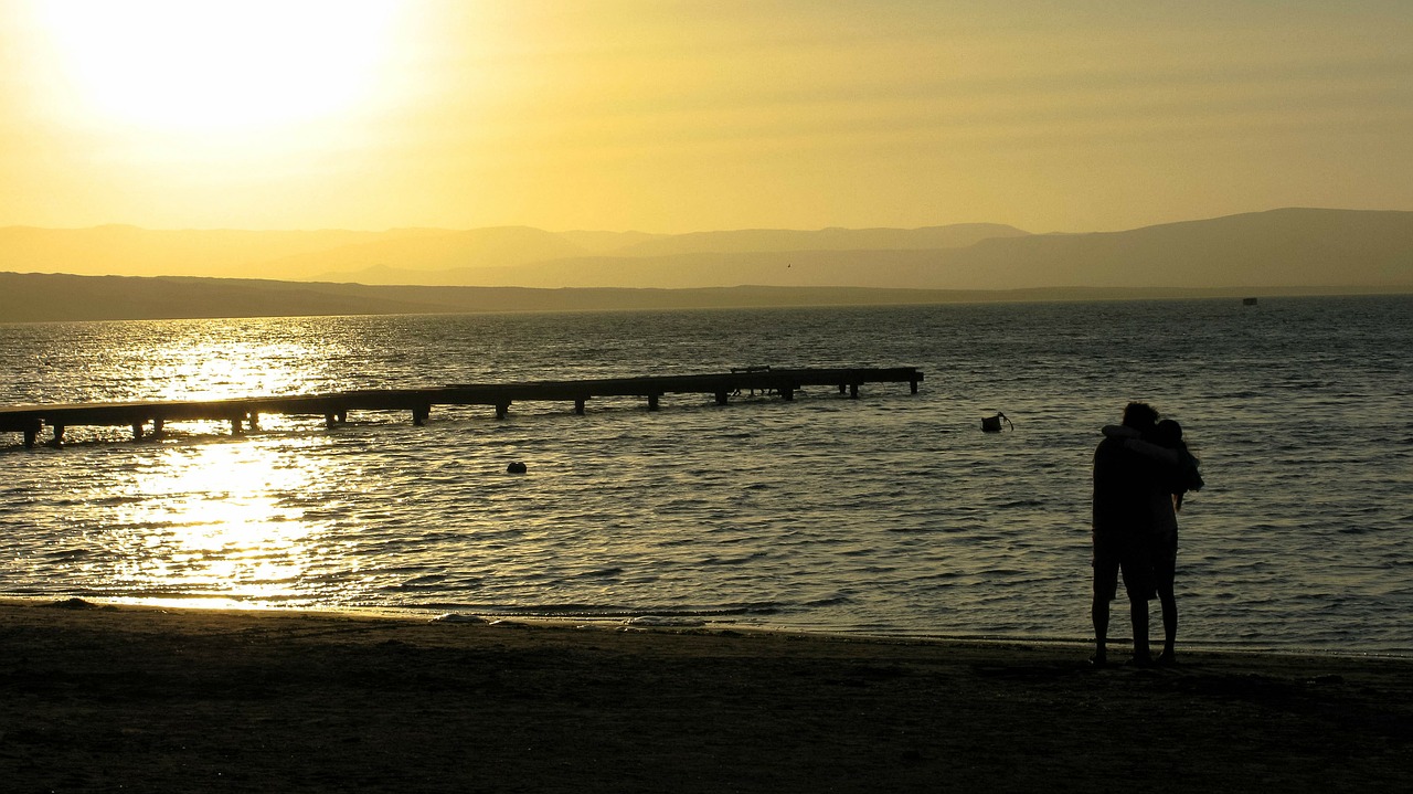 love couple peru paracas free photo