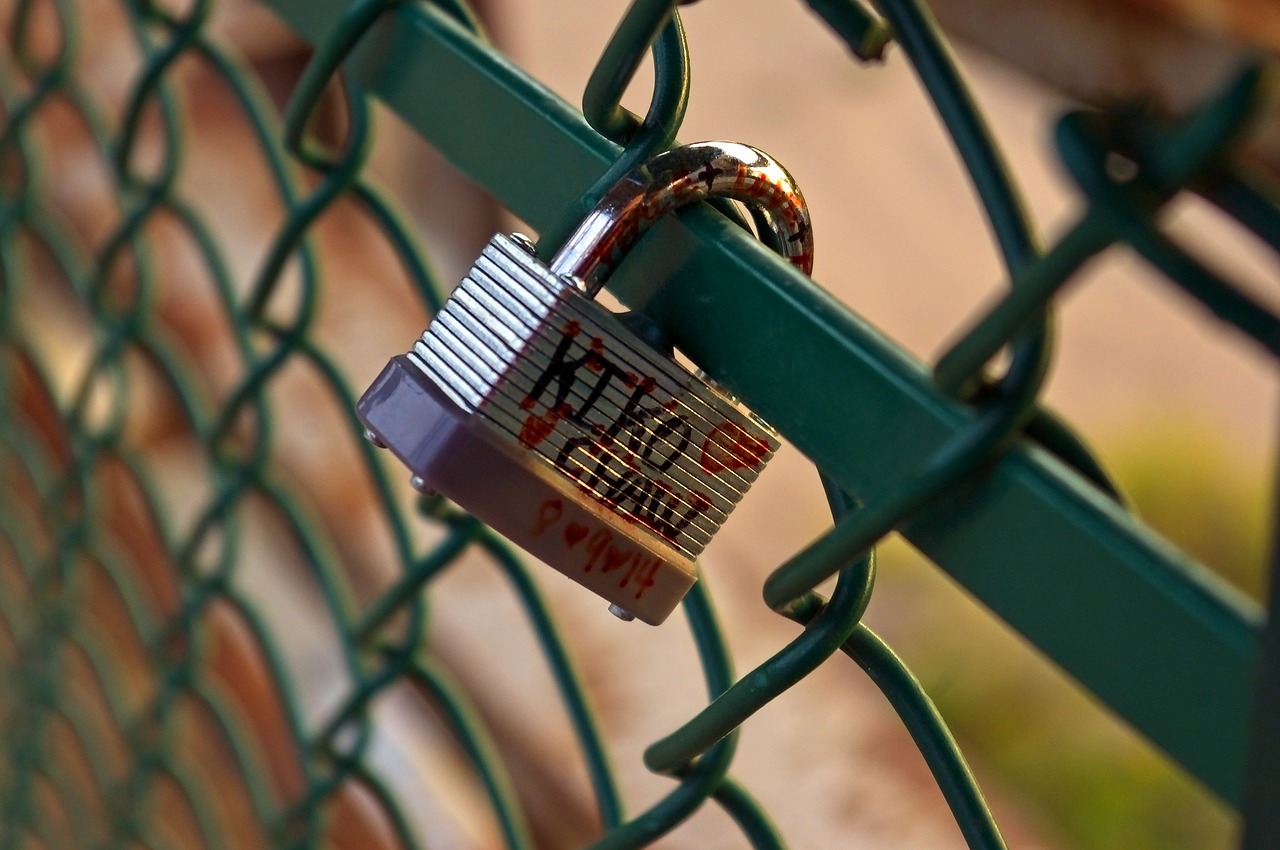love lock  love  padlock free photo