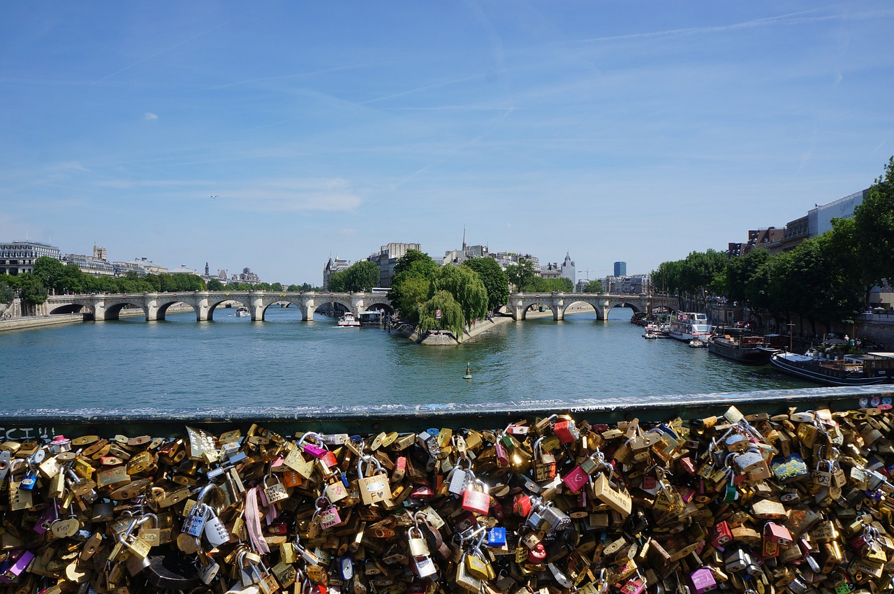 love locks castle france free photo