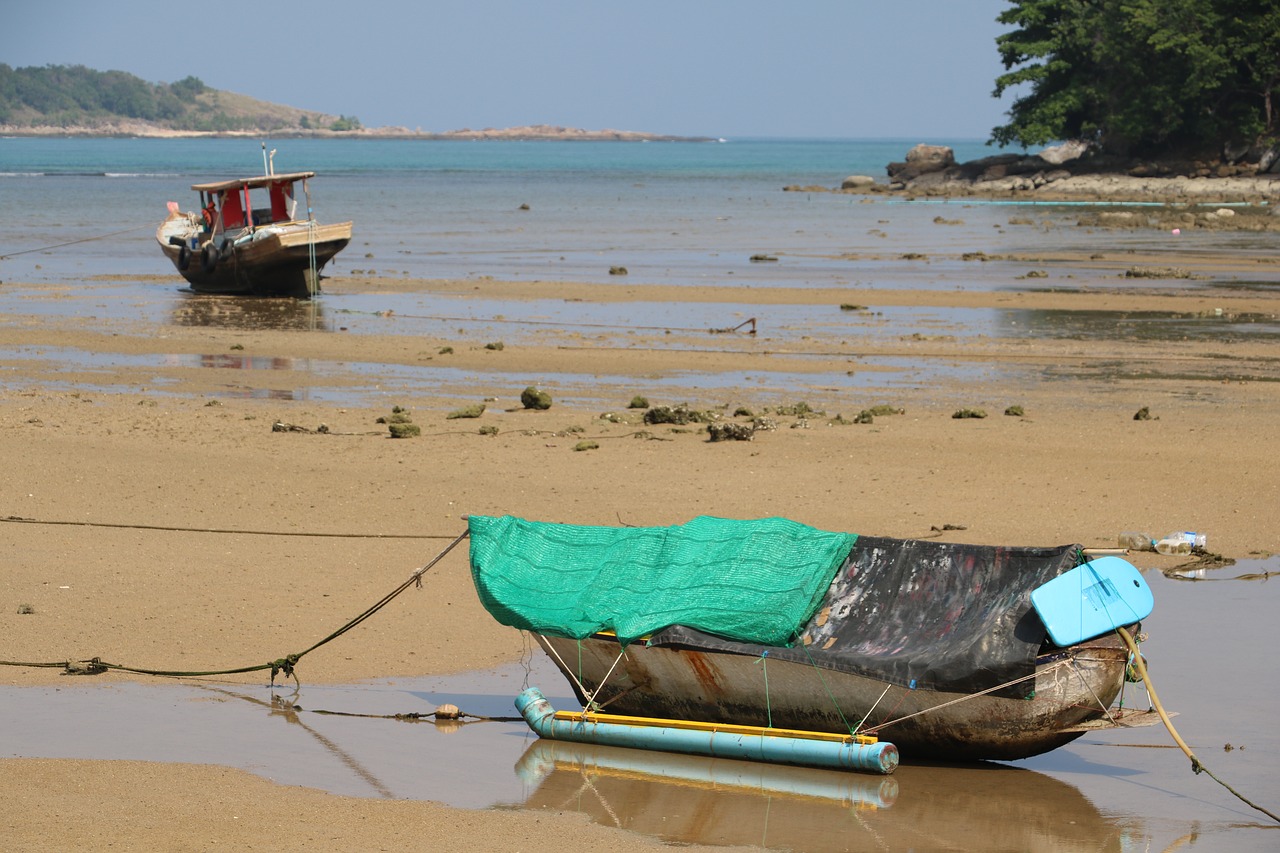 low tide boat mar free photo