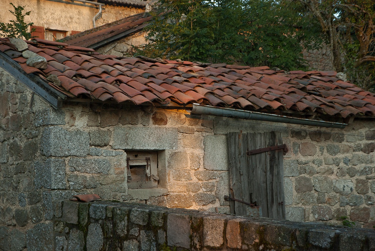 lozère old house tiles free photo