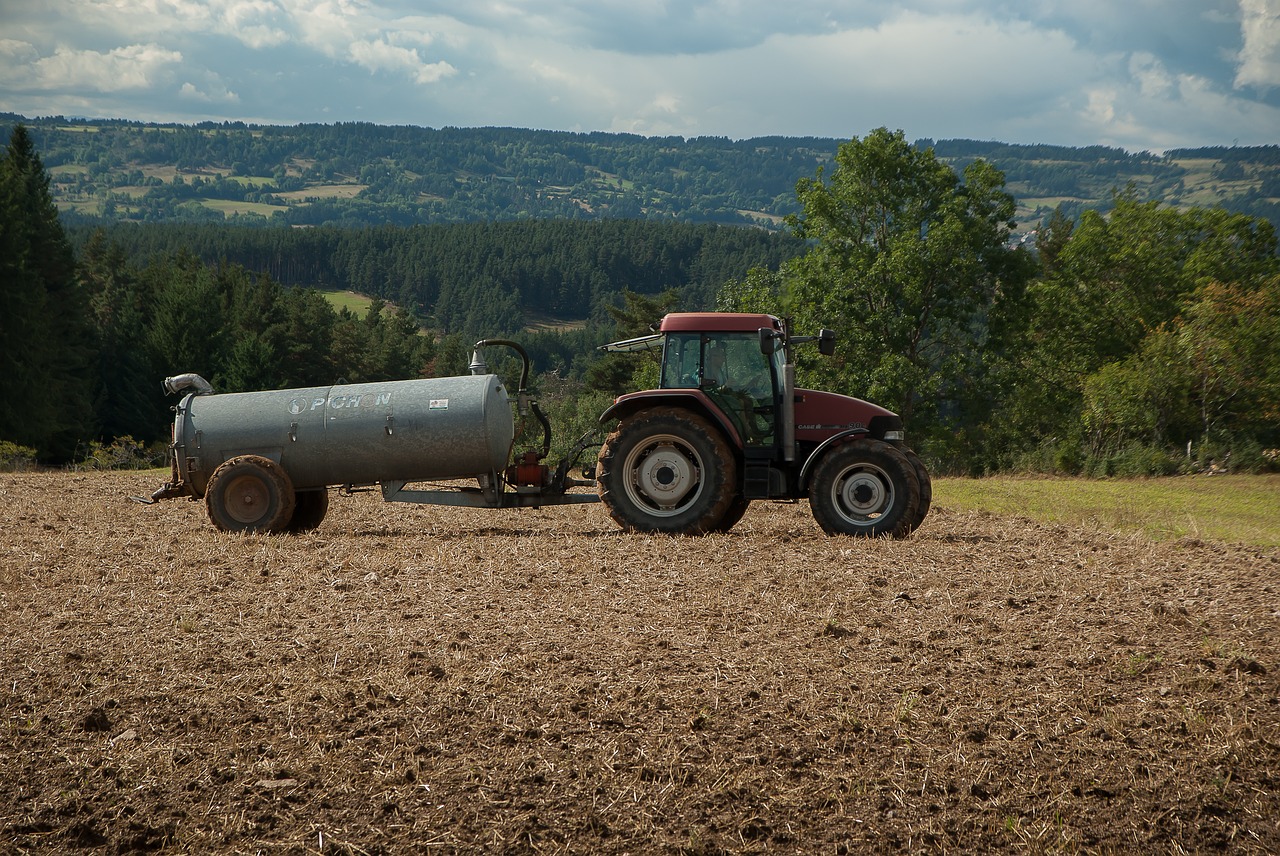 lozère tractor tank free photo