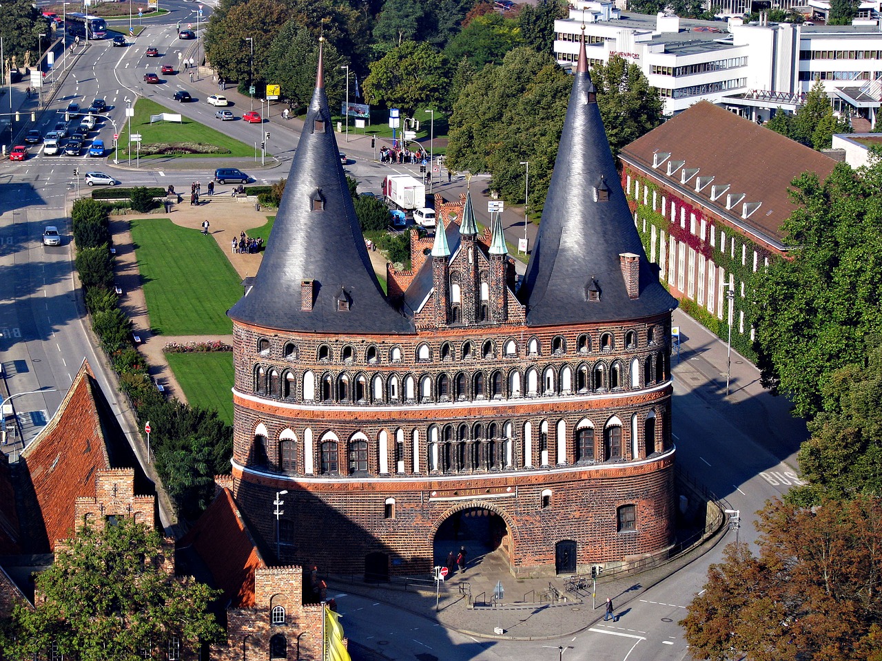 lübeck holstentor germany free photo