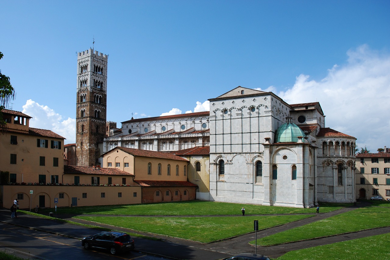 lucca italy monuments free photo