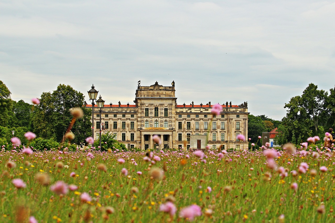 ludwigslust-parchim castle building free photo