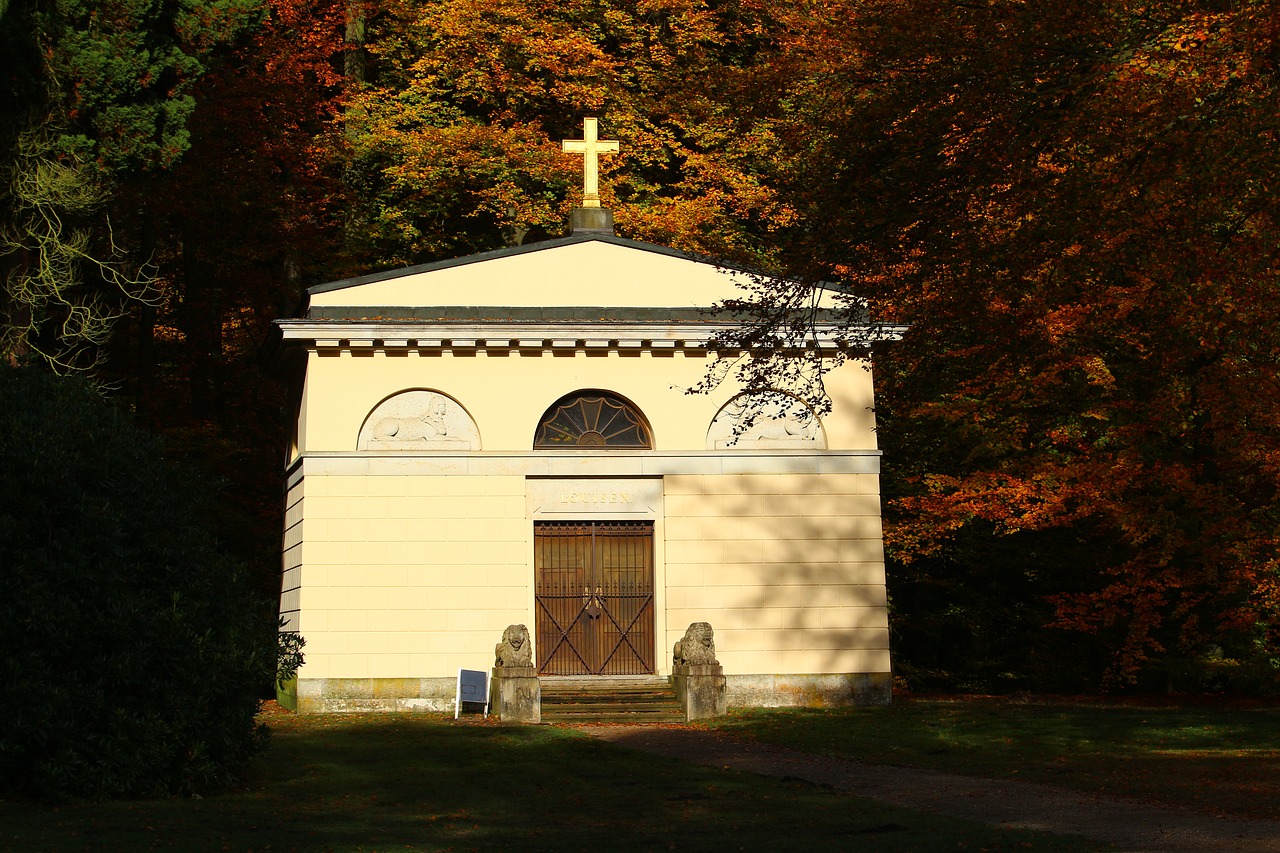 ludwigslust-parchim castle park louise mausoleum free photo