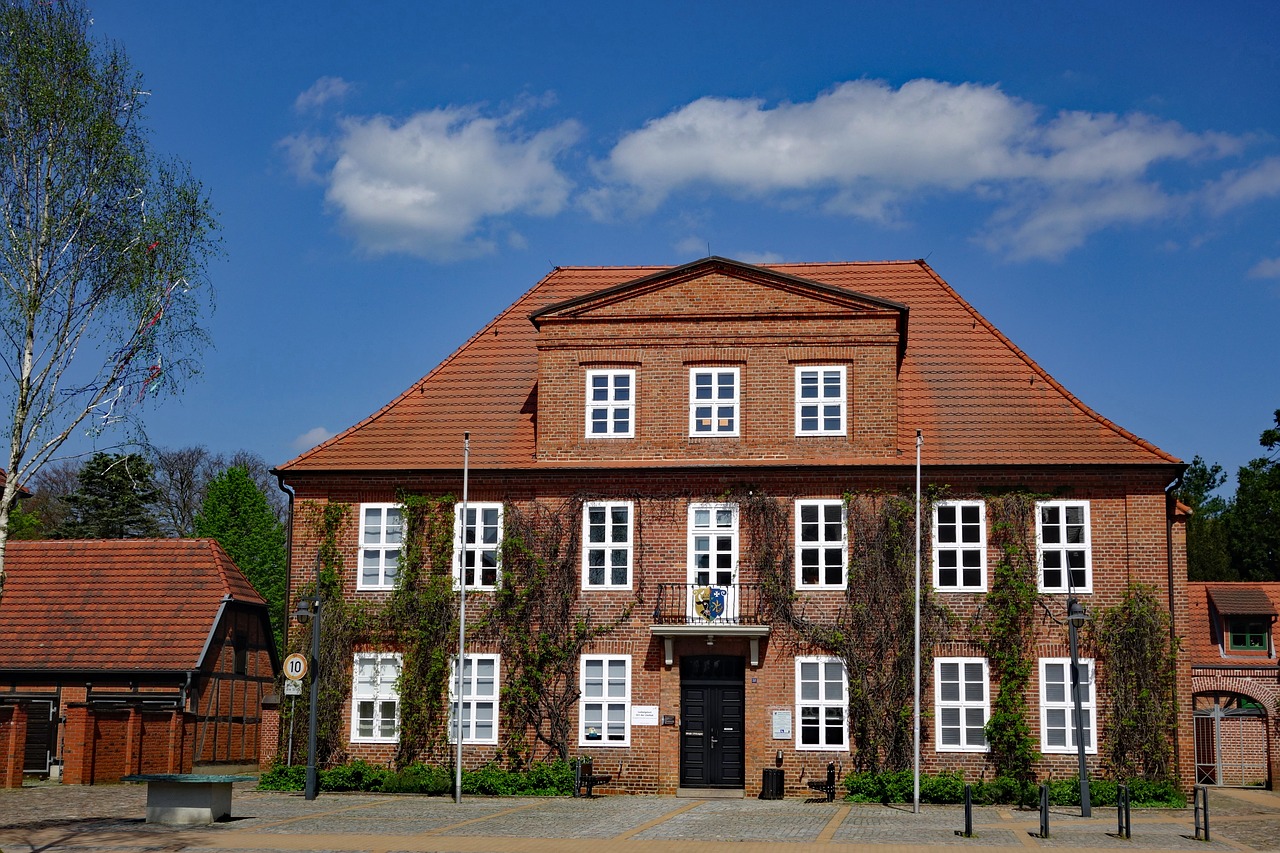 ludwigslust-parchim  town hall  mecklenburg western pomerania free photo