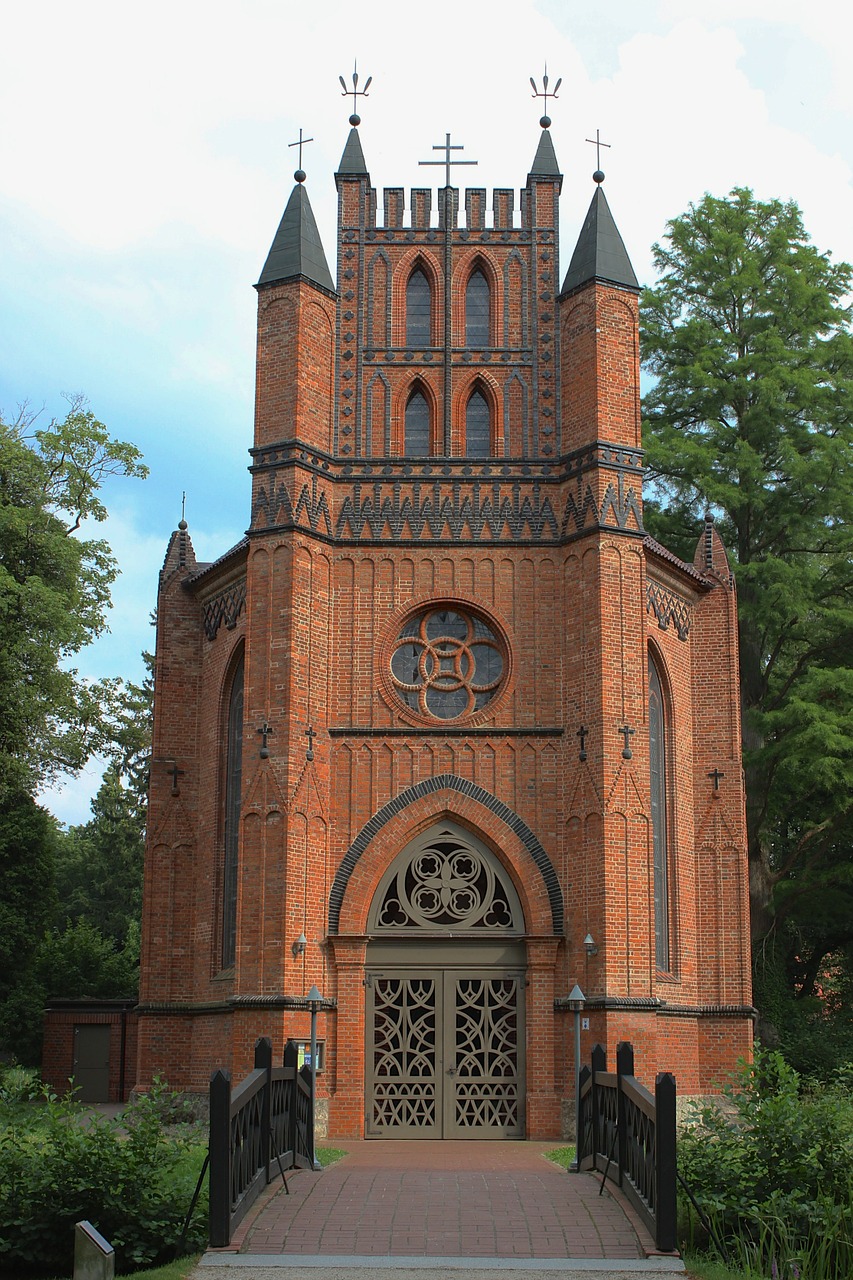 ludwigslust-parchim catholic church church free photo